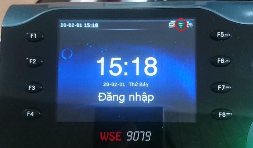 Máy chấm công hiển thị biểu tượng Wifi đã kết nối
