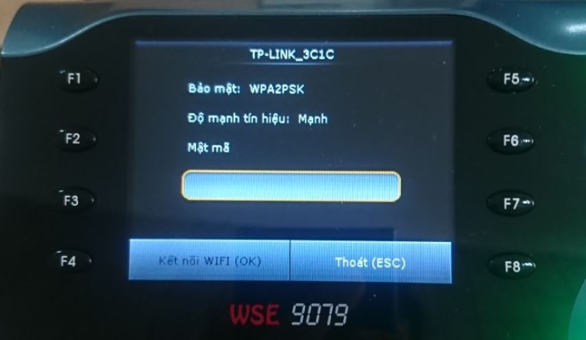 Màn hình nhập mật khẩu Wifi trên máy chấm công